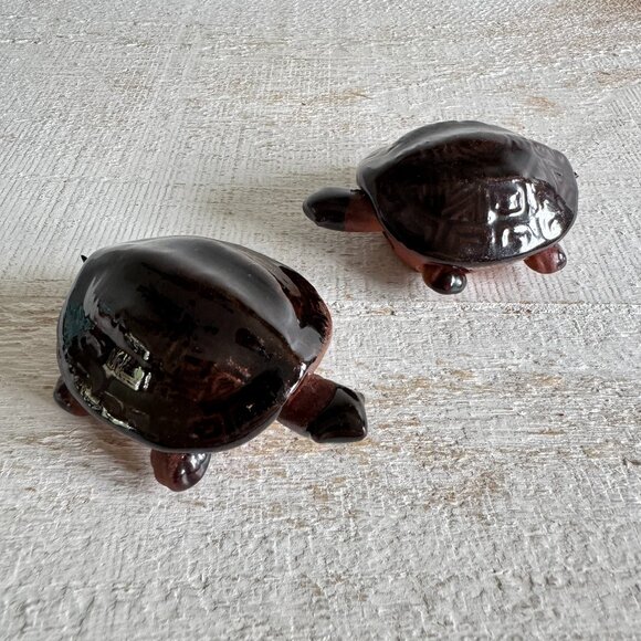 Vintage Set of Two Brown Ceramic Bobble Turtle Figurines - Picture 1 of 12